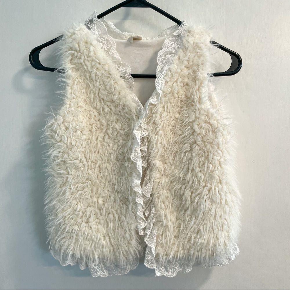 M.L. Kids Girls Ivory/White Faux Fur Vest with Lace Trim
